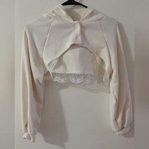 Elegant Cream Lace-Trimmed Sleepwear